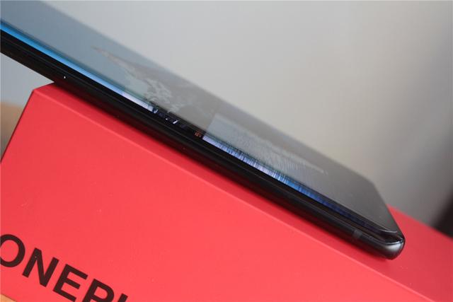 OnePlus 8 Pro深度体验！高素质屏幕下的真安卓旗舰