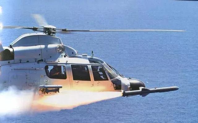 ���²��ϣ��й�075��װ��������2��ֱ-20���е���Щս������