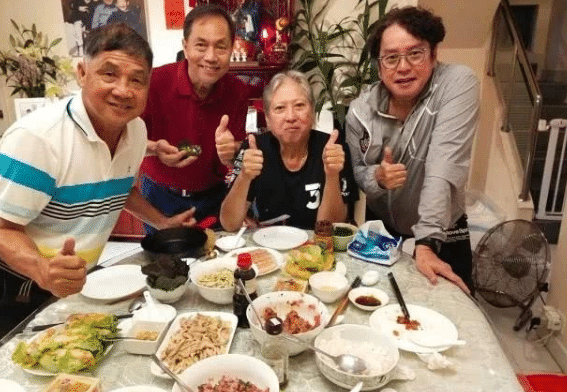 68岁洪金宝和以前比判若两人，如今瘦到脱相，谭