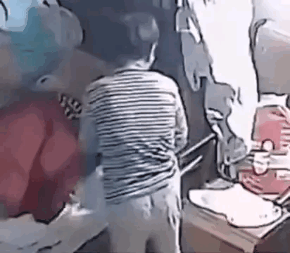 保姆上班才 8 天，老太太就离奇去世，她镇定帮