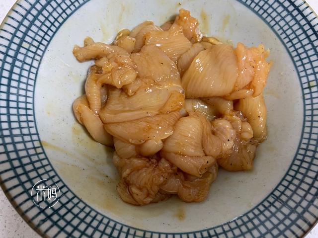 鸡胸肉别水煮了，试试这样做，香酥脆口，出锅瞬间被扫光，解馋