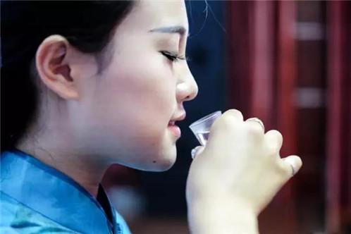 �������������ı�����Ƚ��������ϾƵ��׺������