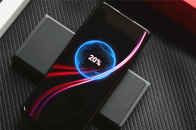 OnePlus 8 Pro深度体验！高素质屏幕下的真安卓旗舰