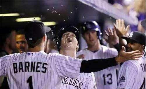 美国游客到中国，体验中国特色零食后嫌弃：这