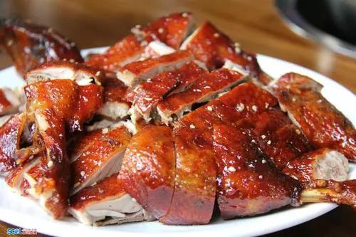 冷吃兔拍了拍“钵钵鸡”，乐山和自贡，谁是你们心里的Top1?