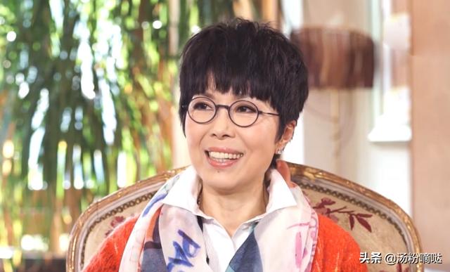 62岁香港女明星关菊英：当红时旅居国外再复出，她都经历了什么？