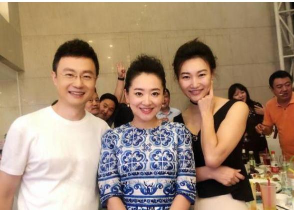 BTV一姐春妮，为何甘愿高龄产子，二婚也要嫁“接班”郎永淳的他