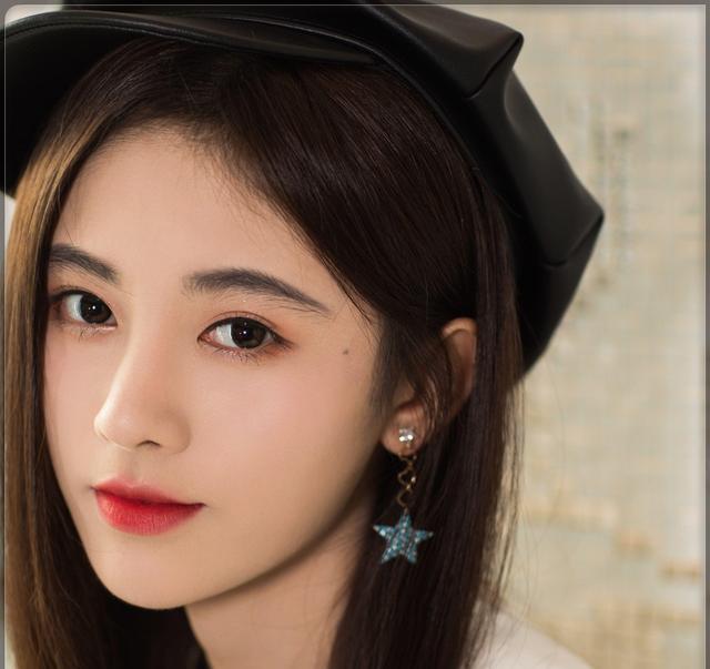 鞠婧祎“初中照”，穿舞蹈服秀奶油肌，网友：给跪了