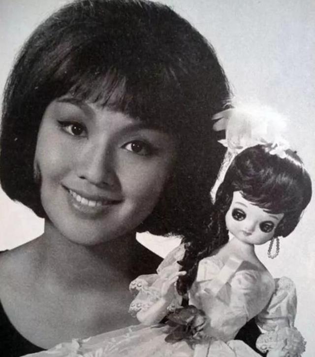 17岁影后李菁，亲人离世沉迷赌博输光家产，因病暴毙家中无人知