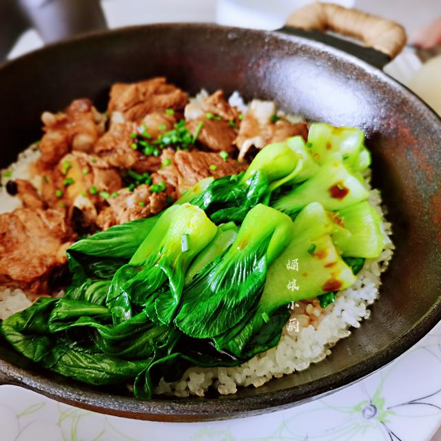 煲仔饭在家做用料实在方法简单，饭香锅巴酥脆，菜肉搭配营养均衡