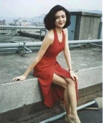 从“惯三”到“高尔夫球事件”，“老少通吃”的关之琳脸部变僵硬