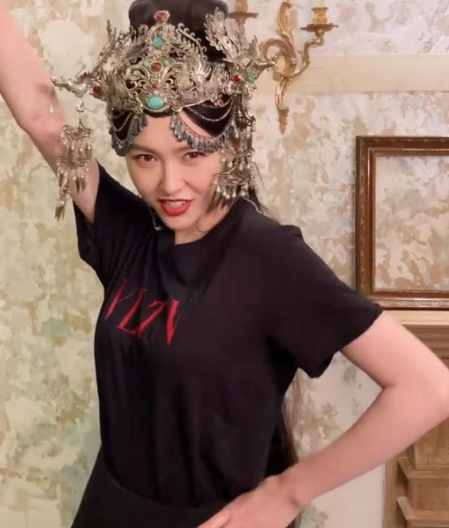 唐嫣生娃后首次亮相，截图放大4倍她的身材，确