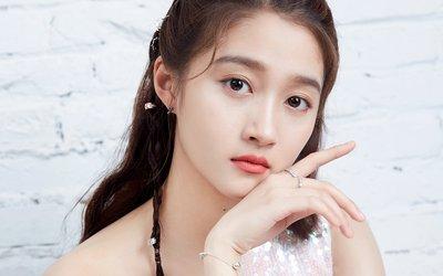 关晓彤艺考照被曝光！暴露真实身材，难怪鹿晗看上