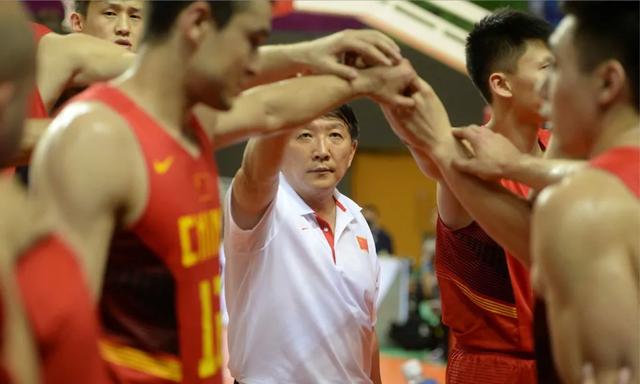 库里式投篮成为模板？1米72的国产主帅真的很有想法