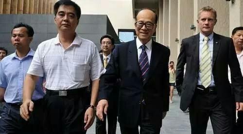 资产是何享健5倍，曾经被张子强绑架，却第二天