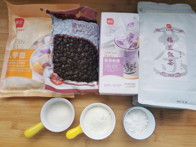 一杯网红奶茶28元，自己在家做超简单，料足成本低，一杯管饱