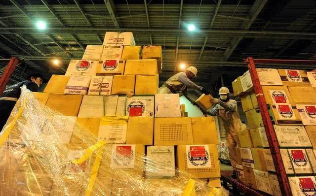 日企巨头获3亿口罩，白宫终于见识厉害，蓬佩奥