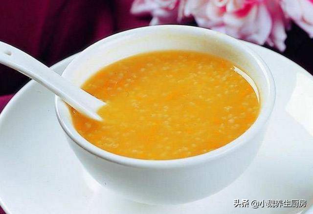 熬小米粥时，“最忌”直接下锅，教你正确方法，小米粥又浓又香