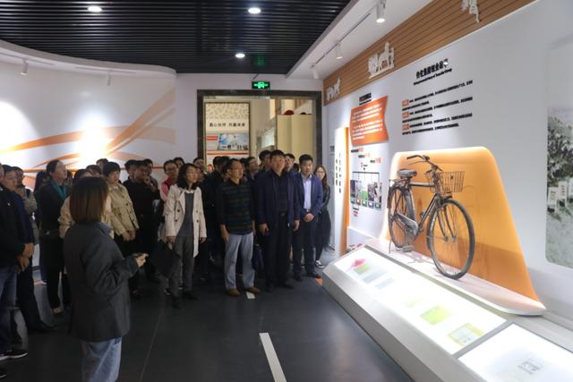 天桥区第十七期中青年干部培训班到济南新材料产业园参观学习