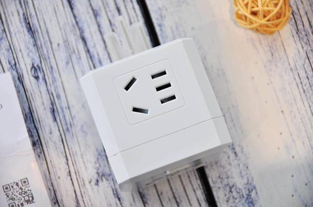 解决桌面排线凌乱困扰，奥睿科(ORICO)电立方桌面立体插座