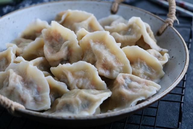 別再吃豬肉餃子了，這素餡餃子比肉還好吃，便宜營養，才8毛一斤