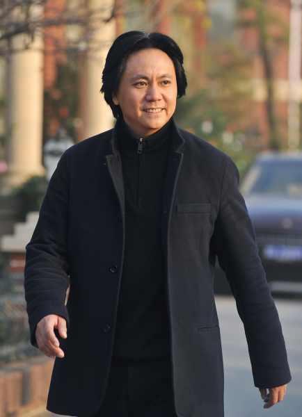 力捧范冰冰16年后，贾云锒铛入狱，他和范冰冰的故事并不简单