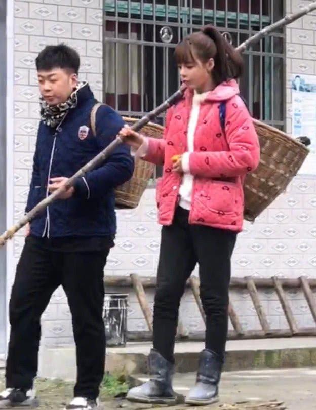 沈梦辰杜海涛回乡前后，城市潮流秒变乡村务农，网友：太真实