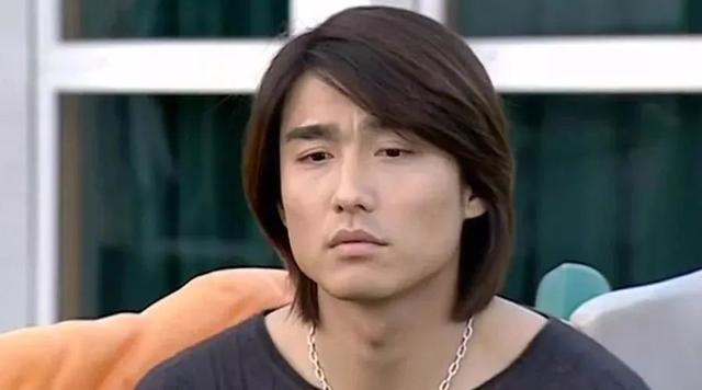 亲兄弟差太多！弟弟成名模住豪宅生活奢侈，哥哥却从名演员到入狱