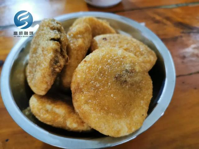 富顺这道非遗美食，已有近200年历史！鲜黄酥脆，超好吃
