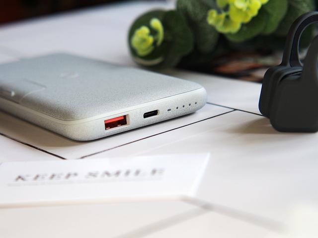 手机支架、无线快充南卡这款充电宝神了