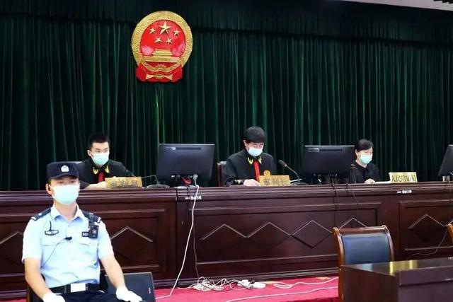 【庭审现场】白术俊等20人涉恶案昨日开庭，19名被告人自愿认罪认罚