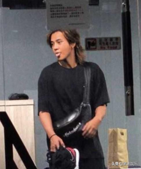 风波|罗志祥分手风波后首露面！与好友深夜球馆打球被直击 面容憔悴瘦了一圈