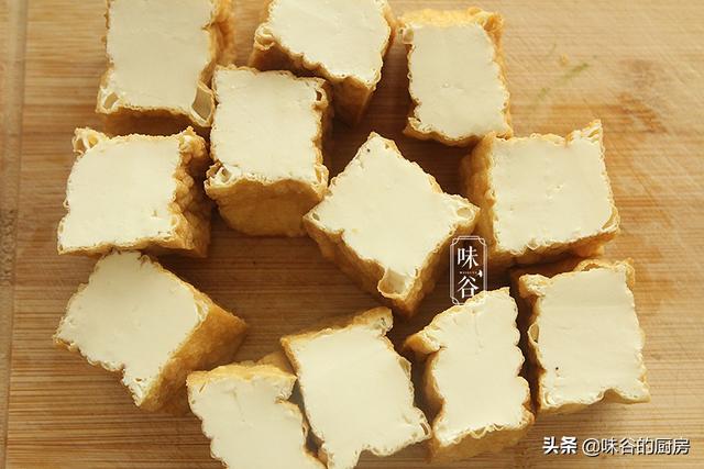豆腐这做法老香了，外脆里嫩，蒜香浓郁，比肉都好吃，全家都爱
