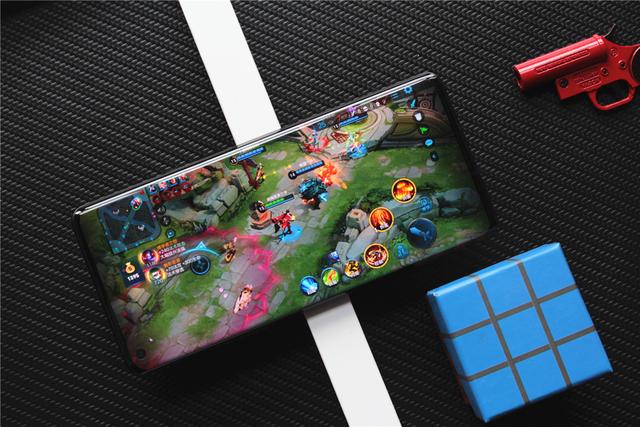 OnePlus 8 Pro深度体验！高素质屏幕下的真安卓旗舰