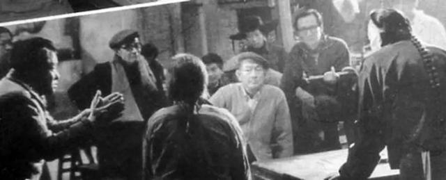 《茶馆》：一个大茶馆中的小社会，三教九流穿梭其中演绎世间沧桑