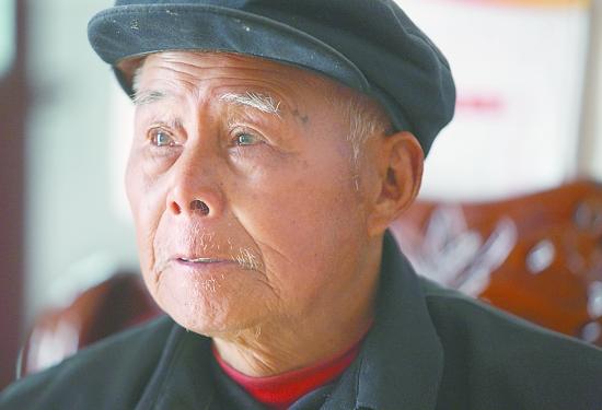 他功勛獎?wù)乱欢眩瑝合涞撞蛔屓酥?，鄉(xiāng)下支農(nóng)一輩子，最怕麻煩國家