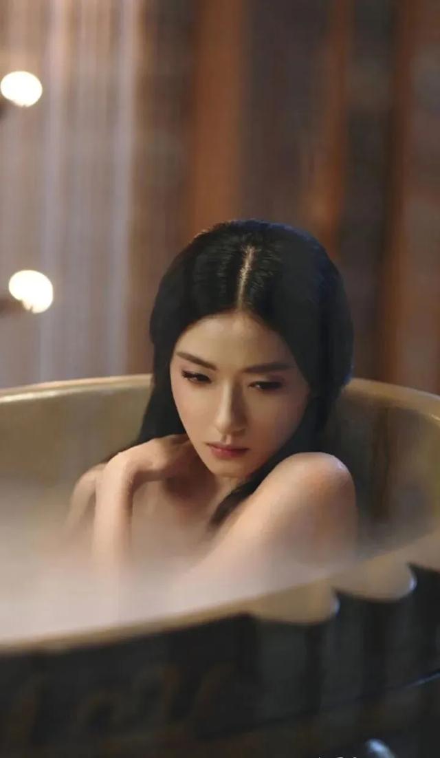 万茜火的也太莫名其妙了？