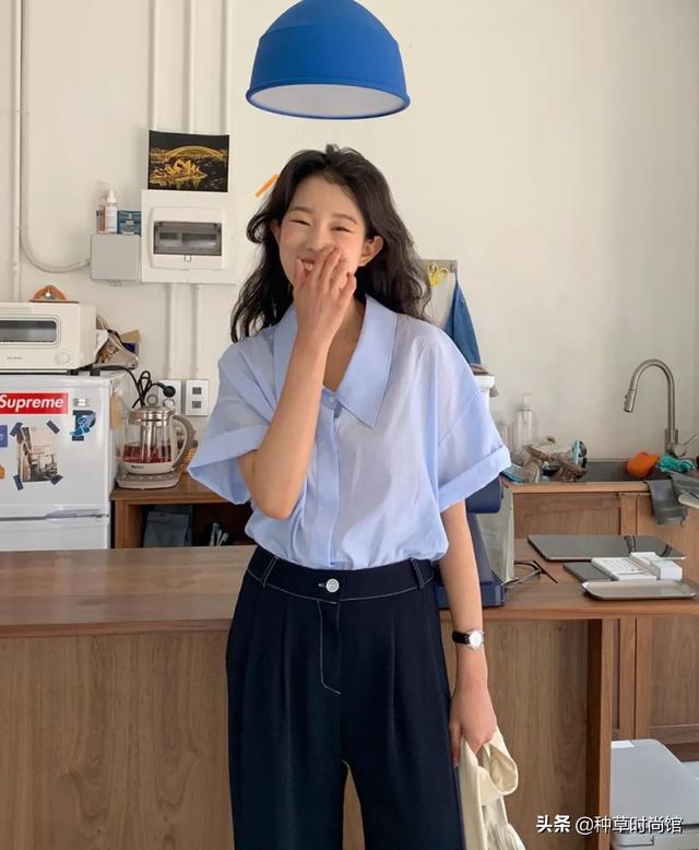 别再跟风穿T恤了，今年巨流行的“短袖”长这样