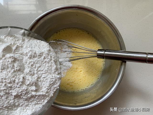 糯米蛋糕外皮酥脆，内里细腻又软糯，全新口感，吃着没够