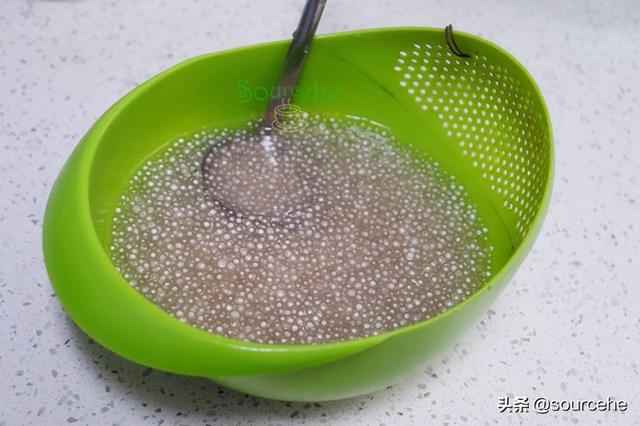 煮西米露时多加一步，5分钟就煮熟无白点，晶莹剔透，冰爽解渴