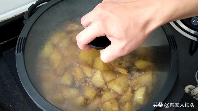 3个土豆不加一片肉，这样秘制一锅，孩子超爱吃，比薯条吃着还香