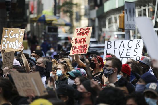 75个城市大乱，特朗普大怒，美国现在到底怎么了