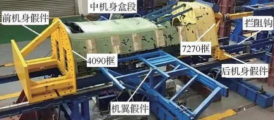 076����������׼��ĸ�����λ����б�װ壬�����������ػ����Ͻ�