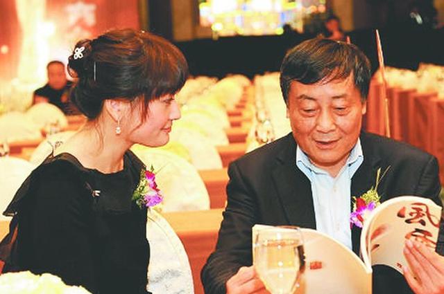 娃哈哈女继承人宗馥莉，资产过千亿，38岁仍旧未婚，其父公开招亲