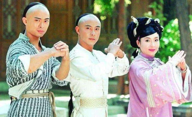 她是首位电影版黄蓉，做了4年“大哥的女人”，至今已单身24年