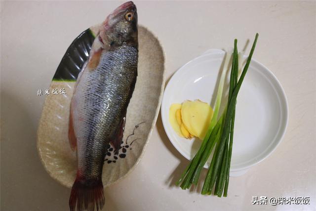 我女儿最爱吃这鱼，肉多刺少味道鲜，蒸一蒸，原汁原味营养好​