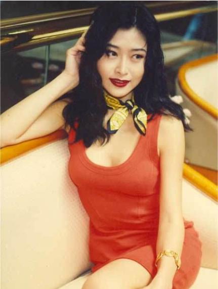 1985年,首届亚洲小姐选美,冠亚军皆没落,季军却靠