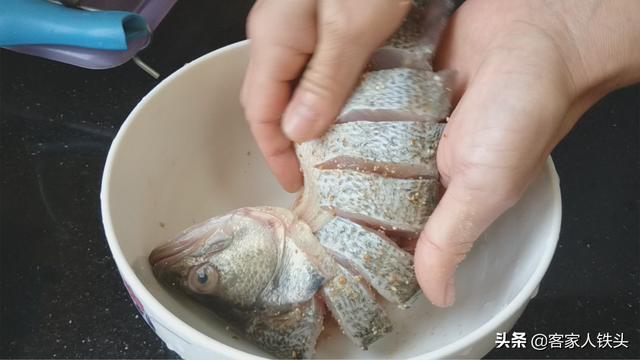 爱吃鱼肉收好喽，这一个做法一吃就爱上，香味四溢做法简单，好吃
