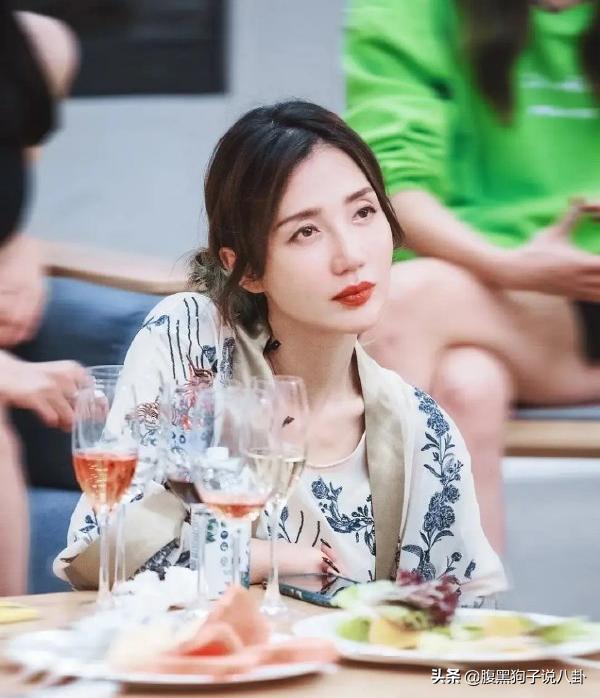 25岁靠热辣走红、40岁柔情圈粉，阿朵，很难让人