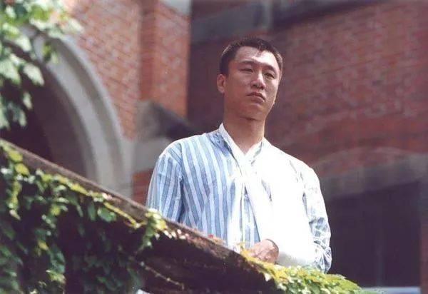 踩女朋友上位，然后心安理得一脚踢开，娱乐圈软饭男也太无耻了